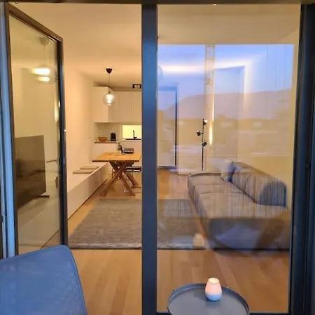 Neu, Zentral, Schoen, Bergblick, Suedterrasse
