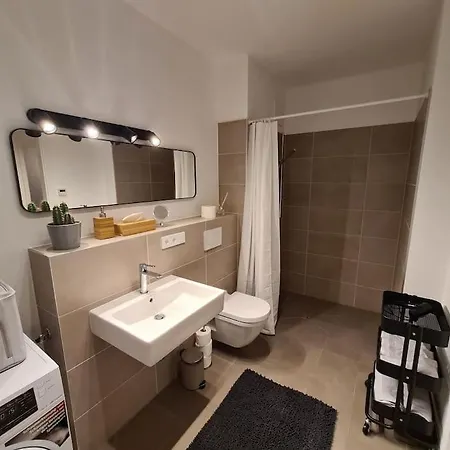 Neu, Zentral, Schoen, Bergblick, Suedterrasse Lägenhet *