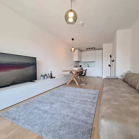 Neu, Zentral, Schoen, Bergblick, Suedterrasse *