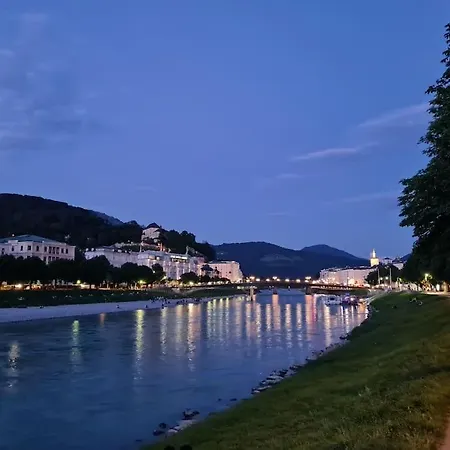 Neu, Zentral, Schoen, Bergblick, Suedterrasse *